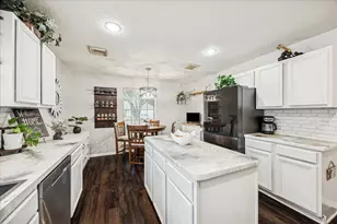 2702 Glendale Dr, Pearland, TX 77584 - Photo 11
