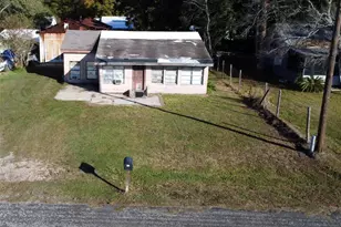 215 McNeir St, Anahuac, TX 77514 - Photo 7