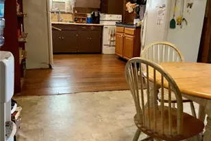 215 McNeir St, Anahuac, TX 77514 - Photo 15