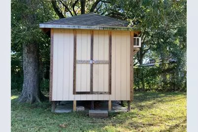 215 McNeir Street, Anahuac, TX 77514 - Photo 5