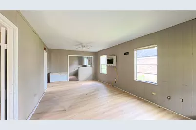909 N Lake Avenue, Eagle Lake, TX 77434 - Photo 3