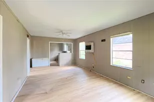 909 N Lake Ave, Eagle Lake, TX 77434 - Photo 3