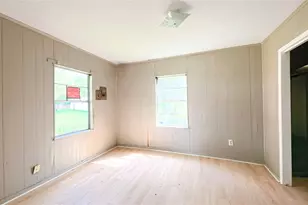 909 N Lake Ave, Eagle Lake, TX 77434 - Photo 5