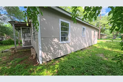 909 N Lake Avenue, Eagle Lake, TX 77434 - Photo 11