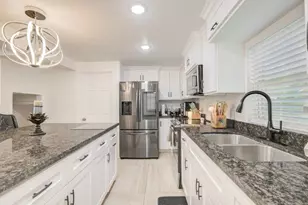 1256 2nd St, Clute, TX 77531 - Photo 15