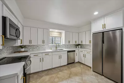 11418 Ash Creek Drive, Houston, TX 77043 - Photo 9