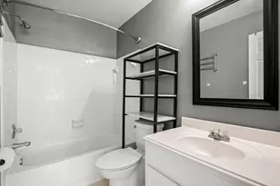 47 N Winterport Cir, The Woodlands, TX 77382 - Photo 11