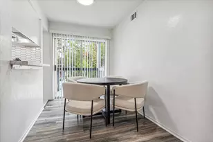 8211 Kingsbrook Rd, Houston, TX 77024 - Photo 3