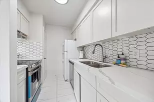 8211 Kingsbrook Rd, Houston, TX 77024 - Photo 7