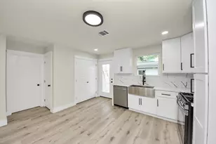 8068 Elrod St, Houston, TX 77017 - Photo 11