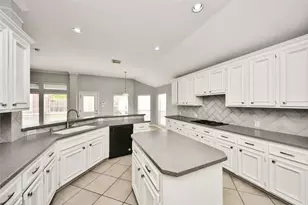 2622 Stonebury Ln, Sugar Land, TX 77479 - Photo 17