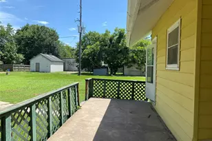 222 N 1st, Wallis, TX 77485 - Photo 27