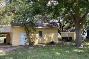 222 N 1st, Wallis, TX 77485 - Photo 43
