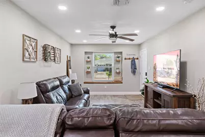 16806 David Glen Dr Drive, Friendswood, TX 77546 - Photo 5