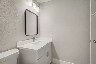 9552 Windswept Ln, Houston, TX 77063 - Photo 19