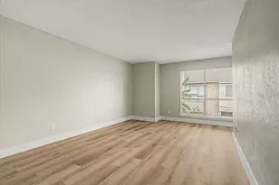 9552 Windswept Ln, Houston, TX 77063 - Photo 21