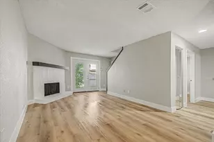 9552 Windswept Ln, Houston, TX 77063 - Photo 5