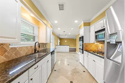 7722 Richmond Avenue, Houston, TX 77063 - Photo 13