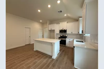 3130 Emerald Hills Drive, Angleton, TX 77515 - Photo 5