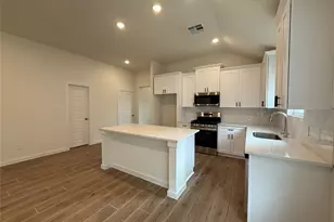 3130 Emerald Hills Dr, Angleton, TX 77515 - Photo 5