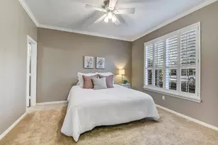 62 N Goldenvine Cir, The Woodlands, TX 77382 - Photo 17