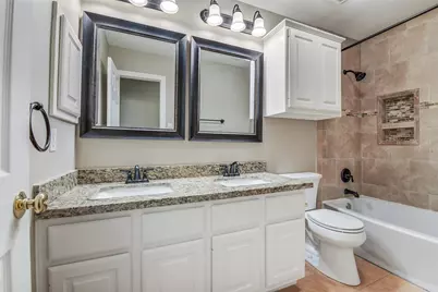 62 N Goldenvine Circle, The Woodlands, TX 77382 - Photo 29