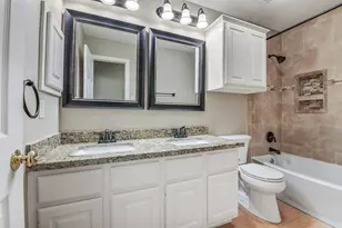 62 N Goldenvine Cir, The Woodlands, TX 77382 - Photo 29