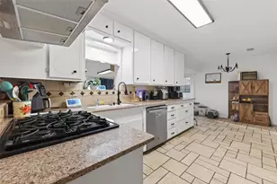 2708 Tallow St, Alvin, TX 77511 - Photo 15