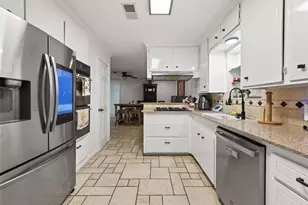 2708 Tallow St, Alvin, TX 77511 - Photo 17