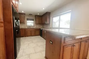 9655 Meadowcroft Dr, Houston, TX 77063 - Photo 7