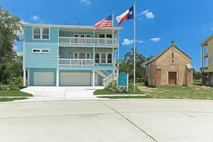 3921 Peacock Isle Dr, Dickinson, TX 77539 - Photo 5