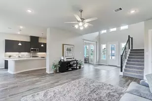 3921 Peacock Isle Dr, Dickinson, TX 77539 - Photo 9