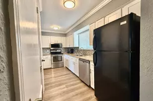 10075 Westpark Dr, Houston, TX 77042 - Photo 5