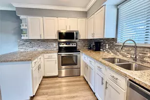 10075 Westpark Dr, Houston, TX 77042 - Photo 7