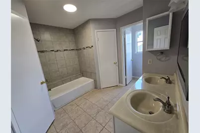 10806 Zircon Court, Houston, TX 77099 - Photo 17