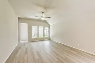 558 Sand Branch, Conroe, TX 77304 - Photo 5