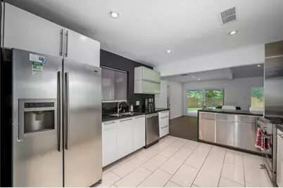 3106 Salem Court, Sugar Land, TX 77478 - Photo 3