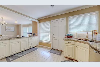 555 21st Street, Beaumont, TX 77706 - Photo 15