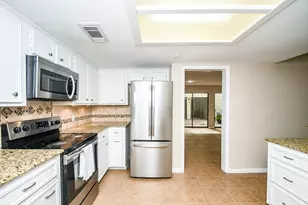 9360 Briar Forest Dr, Houston, TX 77063 - Photo 23