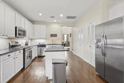 55 W Pipers Green Street, The Woodlands, TX 77382 - Photo 9