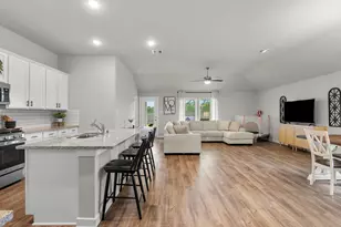 4901 Perennial Ln, La Marque, TX 77568 - Photo 9