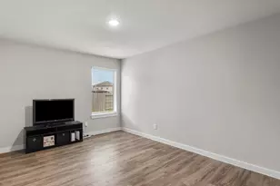 4901 Perennial Ln, La Marque, TX 77568 - Photo 5