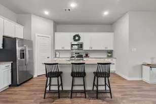 4901 Perennial Ln, La Marque, TX 77568 - Photo 9