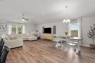 4901 Perennial Ln, La Marque, TX 77568 - Photo 15