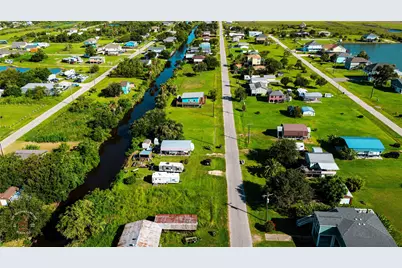 1013 Canal E, Port Bolivar, TX 77650 - Photo 11