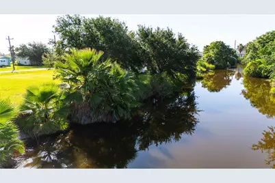 1013 Canal E, Port Bolivar, TX 77650 - Photo 3