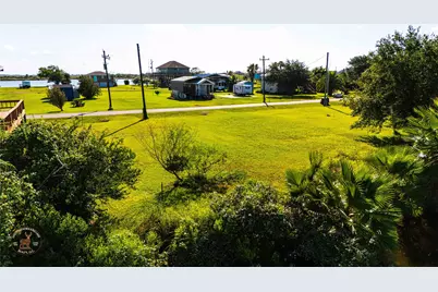 1013 Canal E, Port Bolivar, TX 77650 - Photo 7
