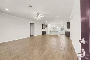 1906 Ashlee Ct, Dickinson, TX 77539 - Photo 9