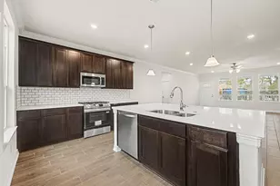 1906 Ashlee Ct, Dickinson, TX 77539 - Photo 11