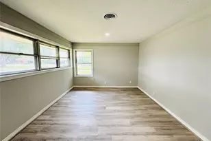 7905 Turquoise Ln, Houston, TX 77055 - Photo 5